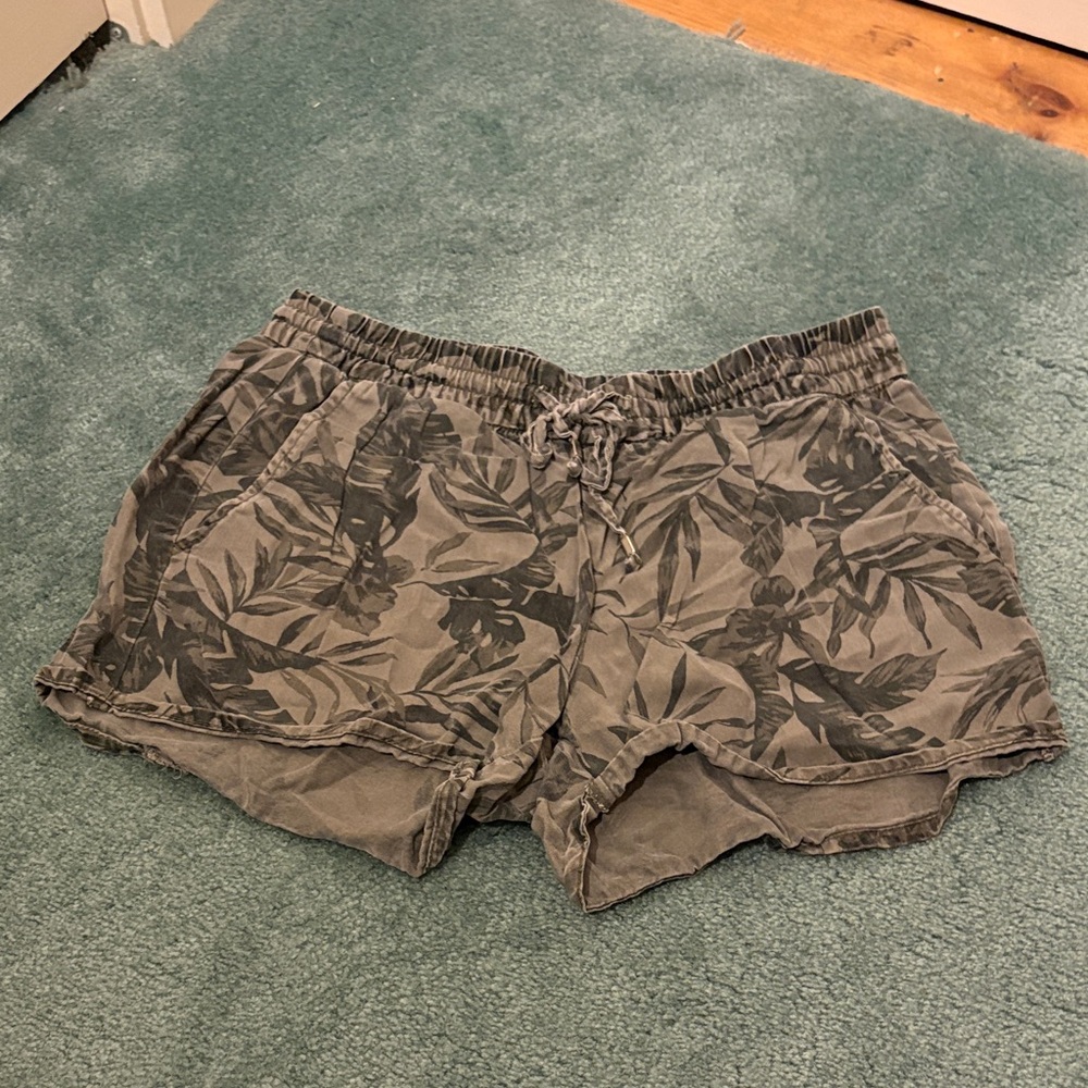 Old Navy Charcoal Leaf Pattern Women's Shorts